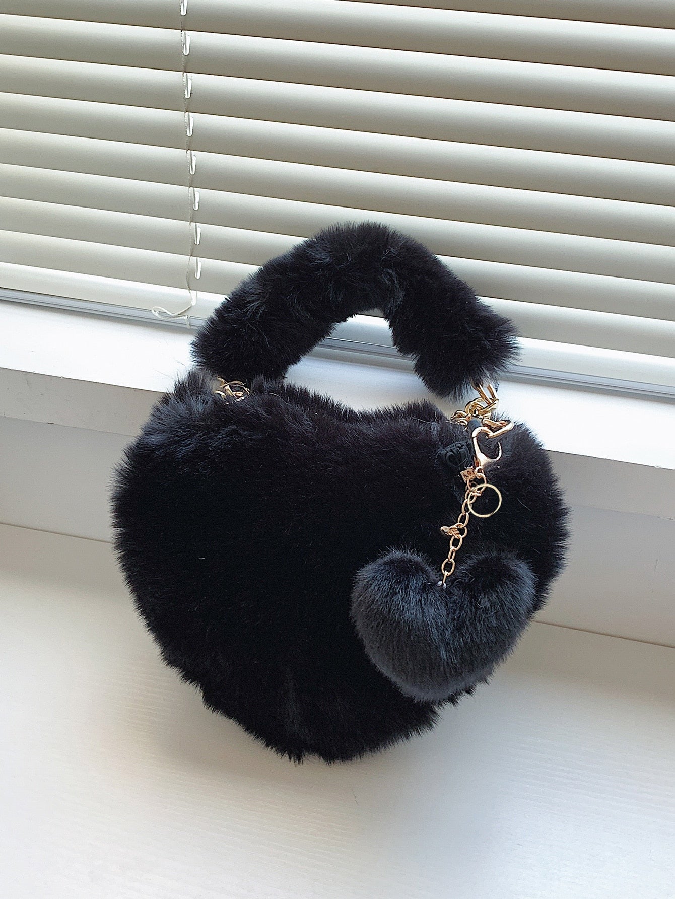 Heart-Shaped Faux Fur Handbag – Cute & Cozy Small Shoulder Bag