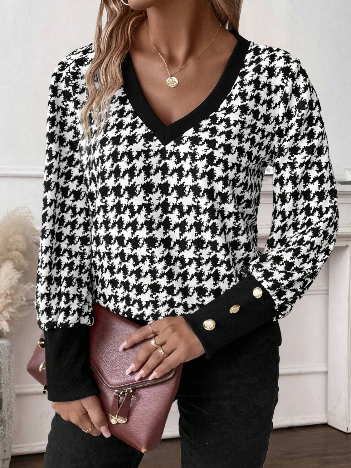 Chic Houndstooth V-Neck Long-Sleeve Shirt – Women’s Trendy Casual Top