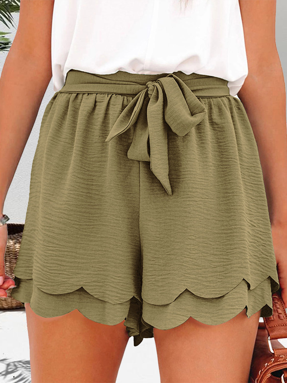 Women's Scalloped Hem Tied Shorts – Moss or Ivory