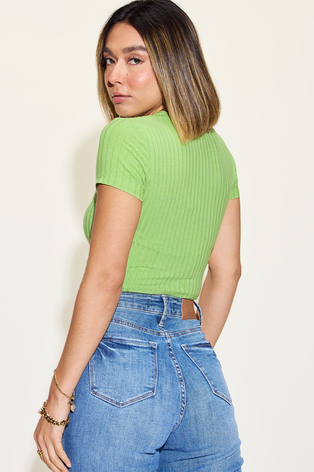 Ribbed Short-Sleeve Cropped Top – Casual & Comfy Basic