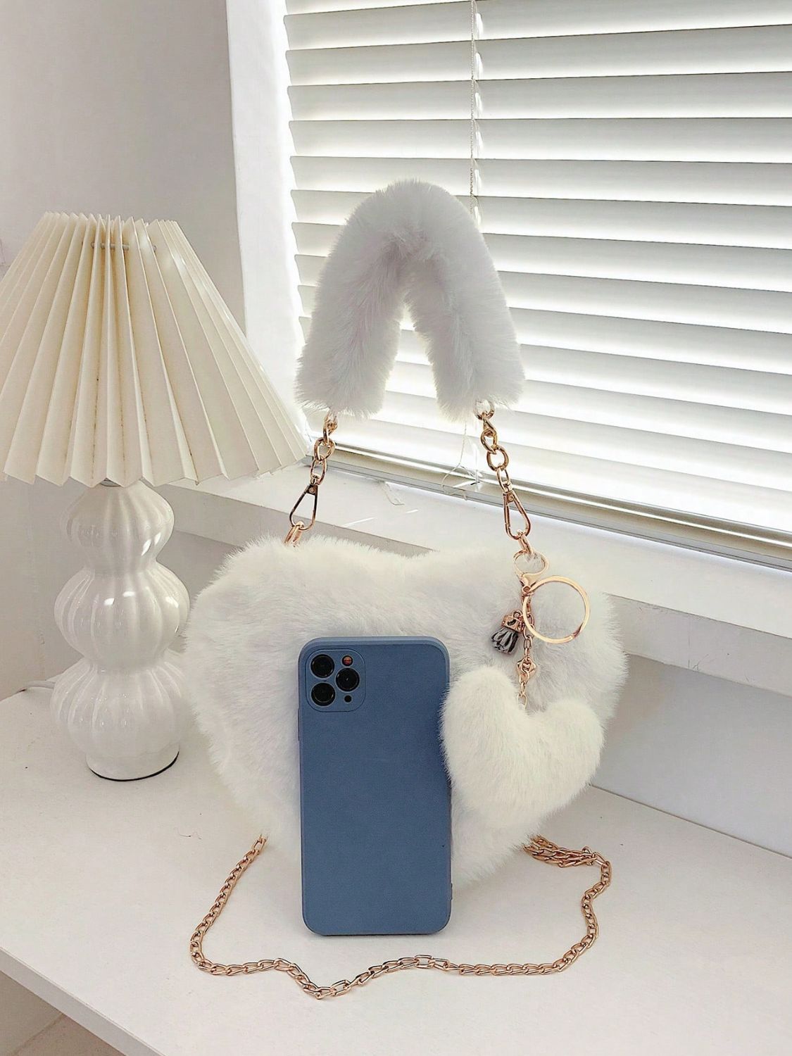 Heart-Shaped Faux Fur Handbag – Cute & Cozy Small Shoulder Bag