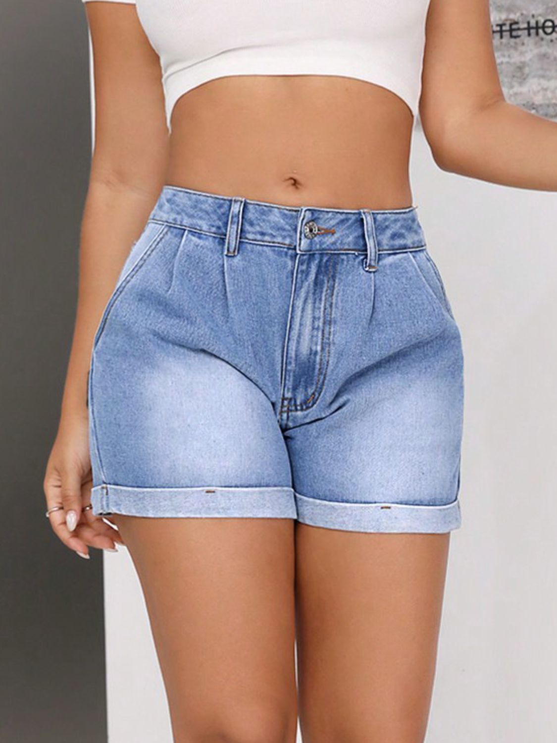 High-Waist Cuffed Denim Shorts – Buttoned & Pocketed