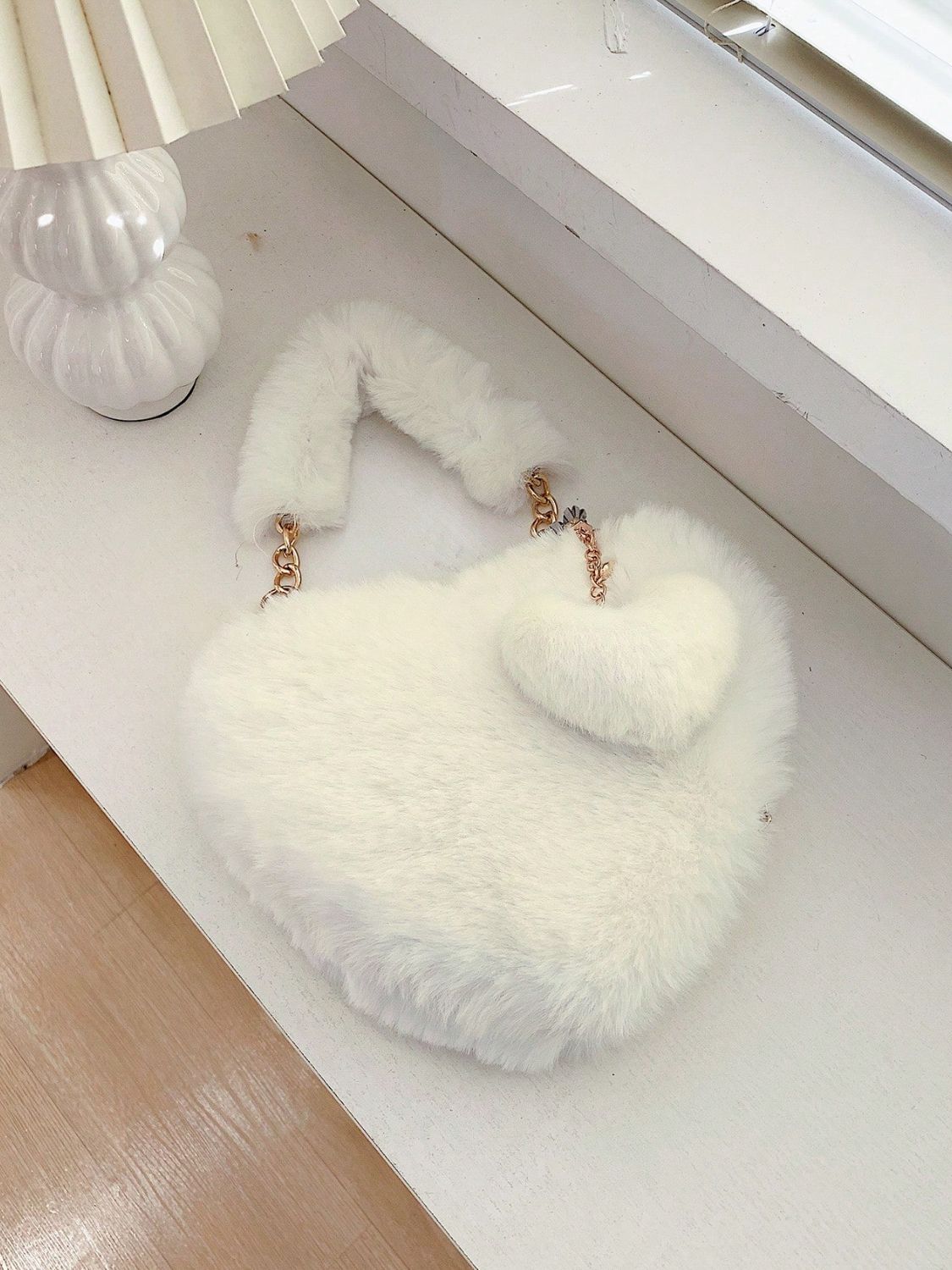 Heart-Shaped Faux Fur Handbag – Cute & Cozy Small Shoulder Bag