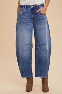 Mid-Rise Barrel Leg Jeans – Slight Stretch, Pocketed, Retro-Inspired Fit