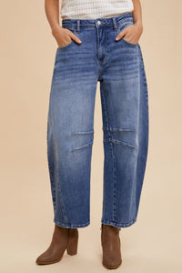 Mid-Rise Barrel Leg Jeans – Slight Stretch, Pocketed, Retro-Inspired Fit