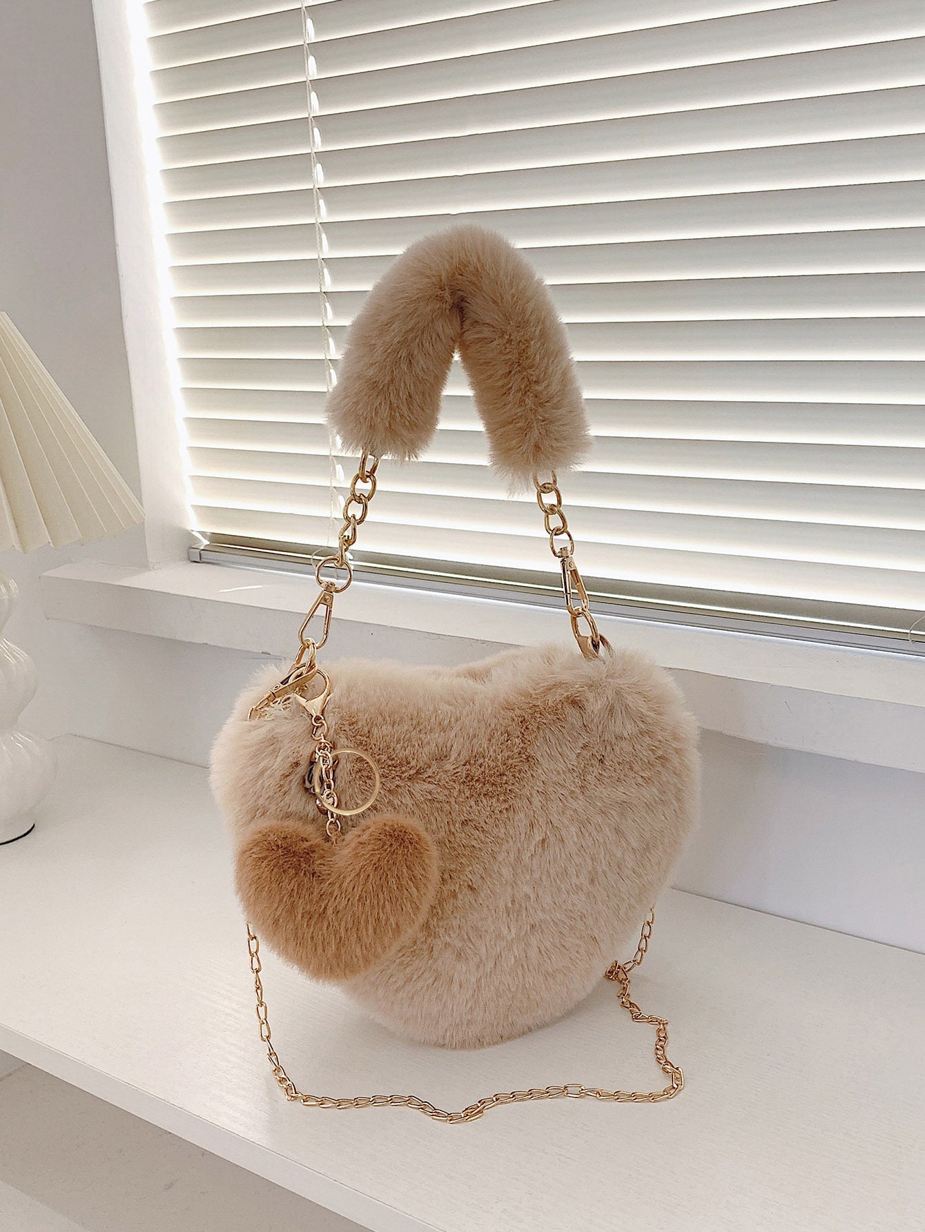 Heart-Shaped Faux Fur Handbag – Cute & Cozy Small Shoulder Bag