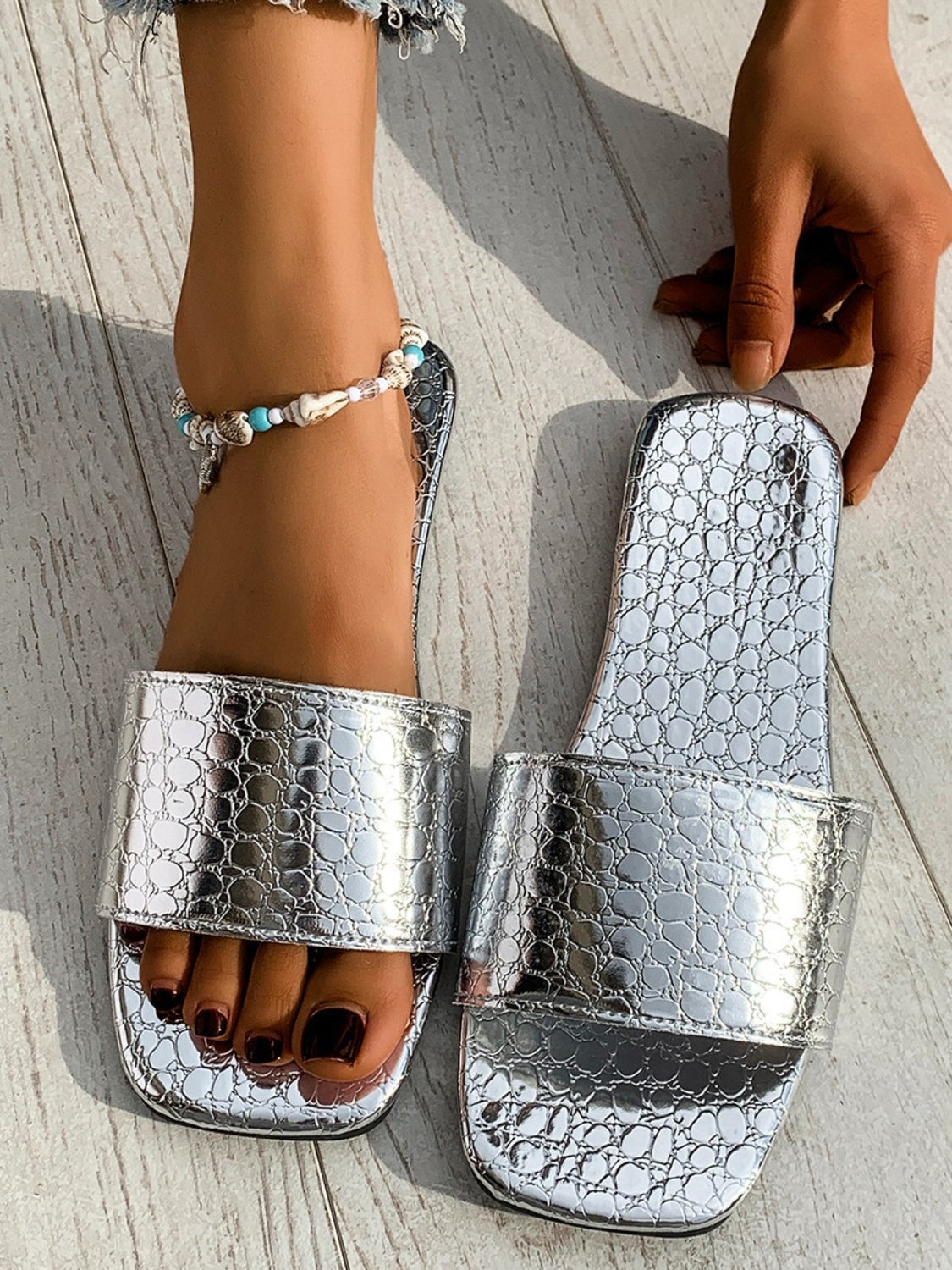 Shiny PU Leather Slide Sandals – Lightweight Flats for Casual Wear