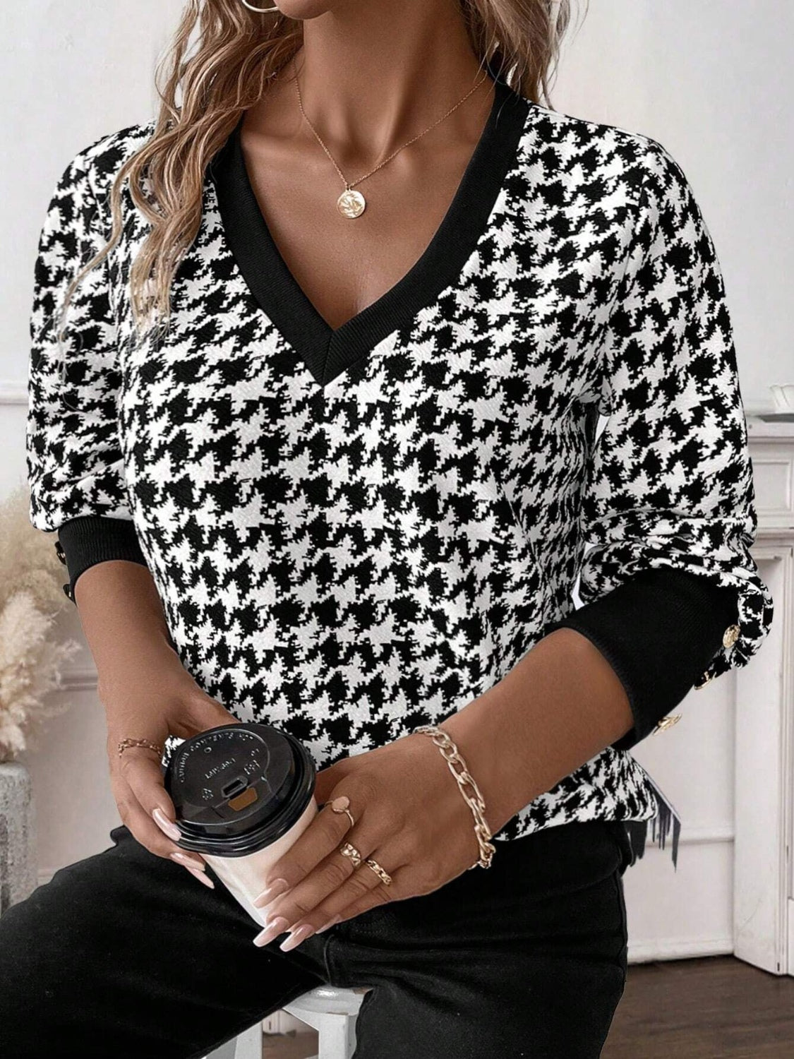 Chic Houndstooth V-Neck Long-Sleeve Shirt – Women’s Trendy Casual Top