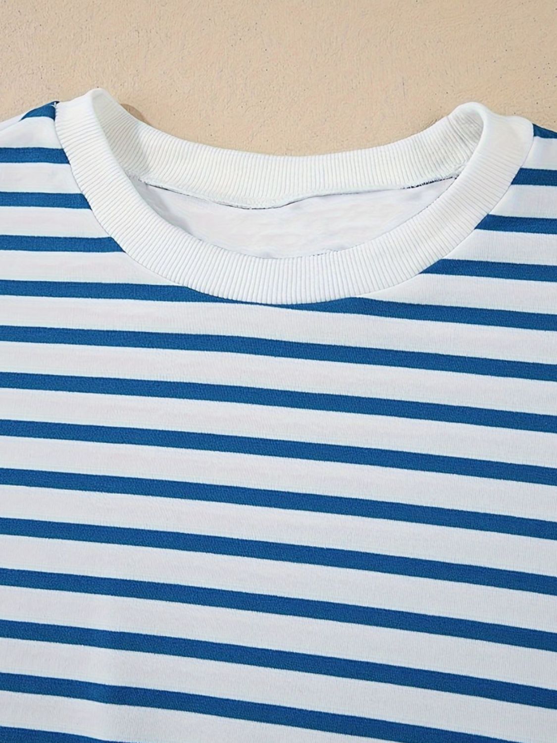 Women’s Striped Long-Sleeve Crewneck Top – Casual & Timeless Style