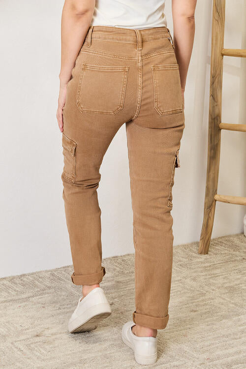 Risen High Waisted Straight Jeans with Pockets