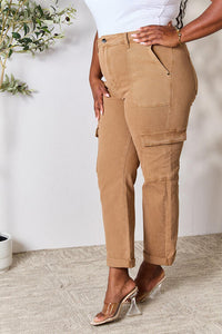 Risen High Waisted Straight Jeans with Pockets