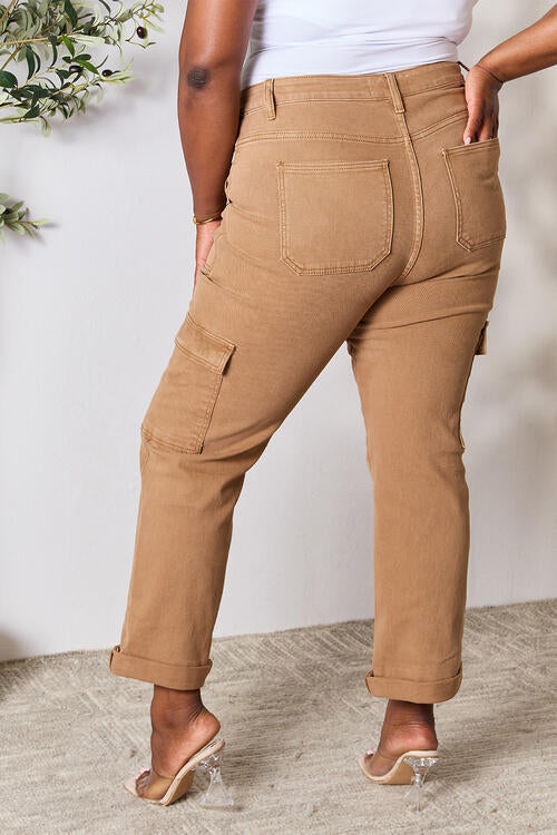 Risen High Waisted Straight Jeans with Pockets