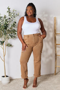 Risen High Waisted Straight Jeans with Pockets